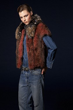 ROSE PRINTED FOX GILET WITH DETACHABLE FOX COLLAR